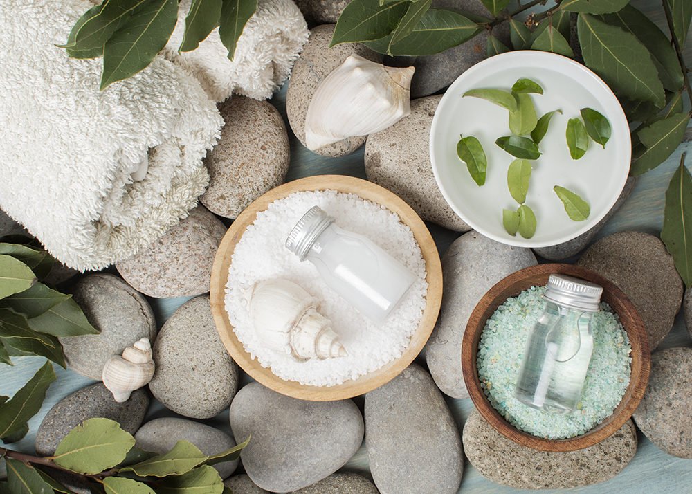 flat-lay-bowls-with-salt-spa-stones